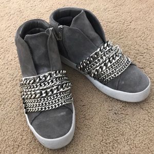 Kendall and Kylie high stop sneaker size 9